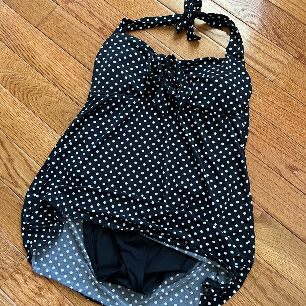 Women’s bathing suit